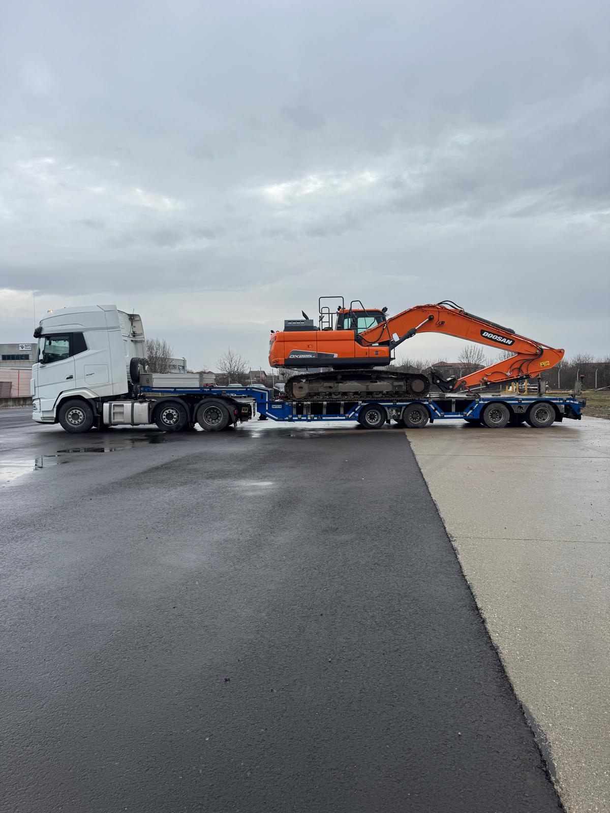 Transport agabaritic excavator Doosan