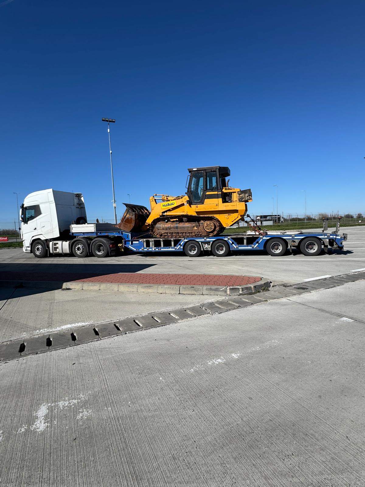 Transport agabaritic buldozer CAT
