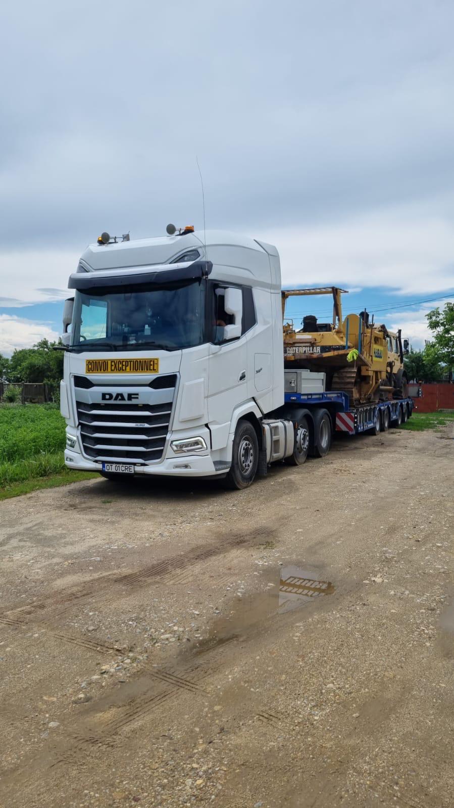 Transport DAF utilaj greu